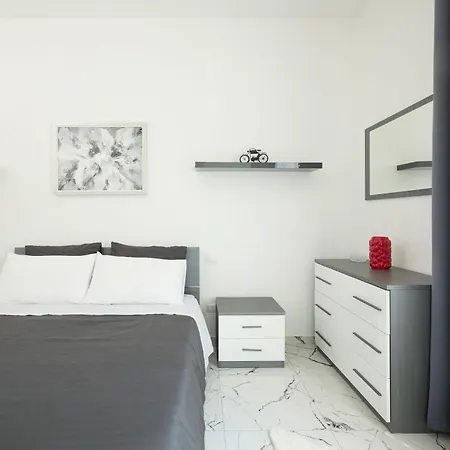 Free Parking Elmi - Due Passi Dal Maggiore