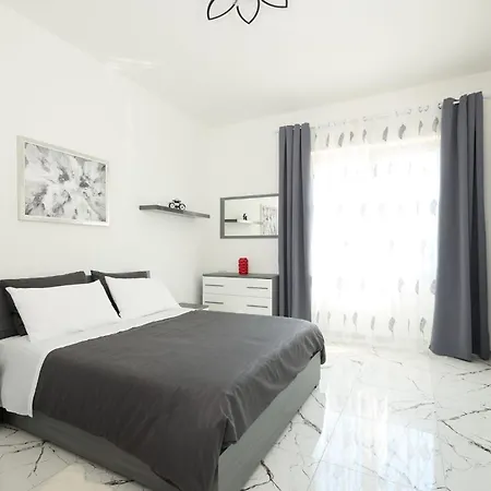 Apartment Free Parking - Due Passi Dal Maggiore