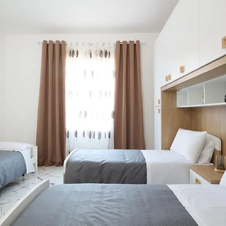 Free Parking Elmi - Due Passi Dal Maggiore * أرونا