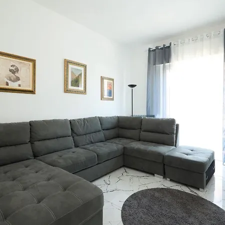Apartment Free Parking - Due Passi Dal Maggiore
