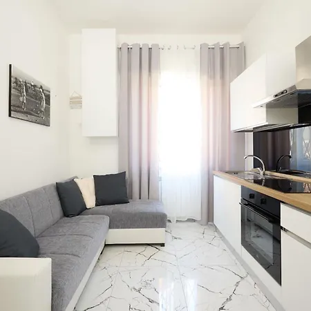 Free Parking Elmi - Due Passi Dal Maggiore * أرونا