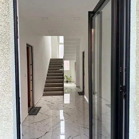 Free Parking - Due Passi Dal Maggiore Apartment