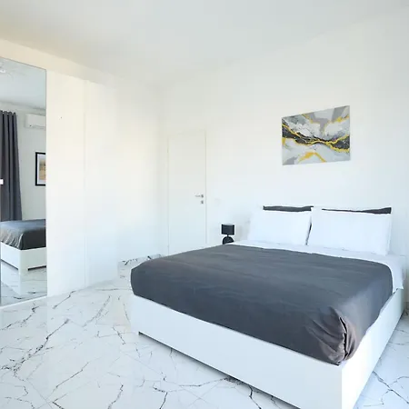 Free Parking - Due Passi Dal Maggiore Apartment *