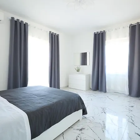 Free Parking Elmi - Due Passi Dal Maggiore شقة