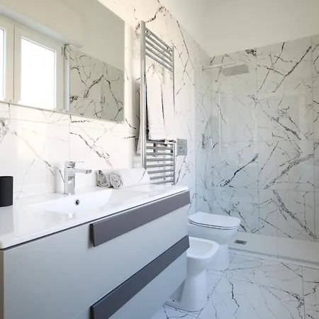 Free Parking Elmi - Due Passi Dal Maggiore