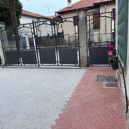 Free Parking Elmi - Due Passi Dal Maggiore 아로나