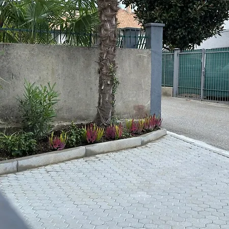 Free Parking Elmi - Due Passi Dal Maggiore أرونا