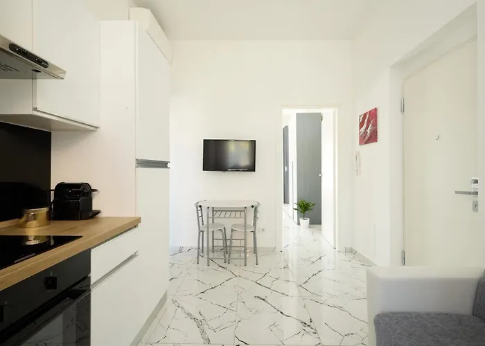 Free Parking Elmi - Due Passi Dal Maggiore * Arona