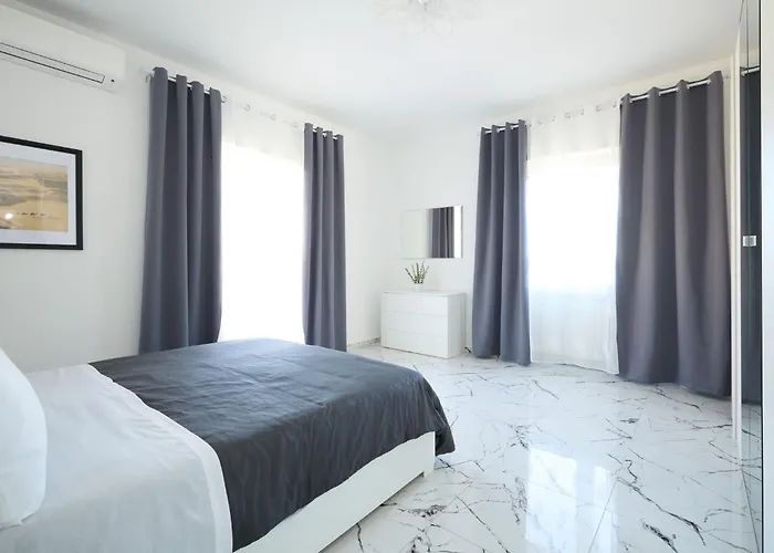 Free Parking Elmi - Due Passi Dal Maggiore Apartamento