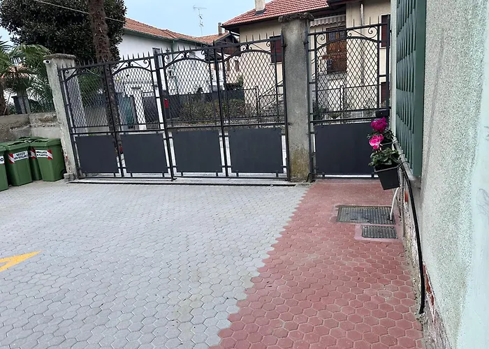 Free Parking Elmi - Due Passi Dal Maggiore Arona